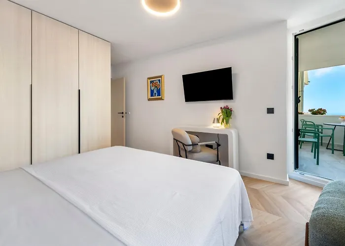 Golden Niche Apartment