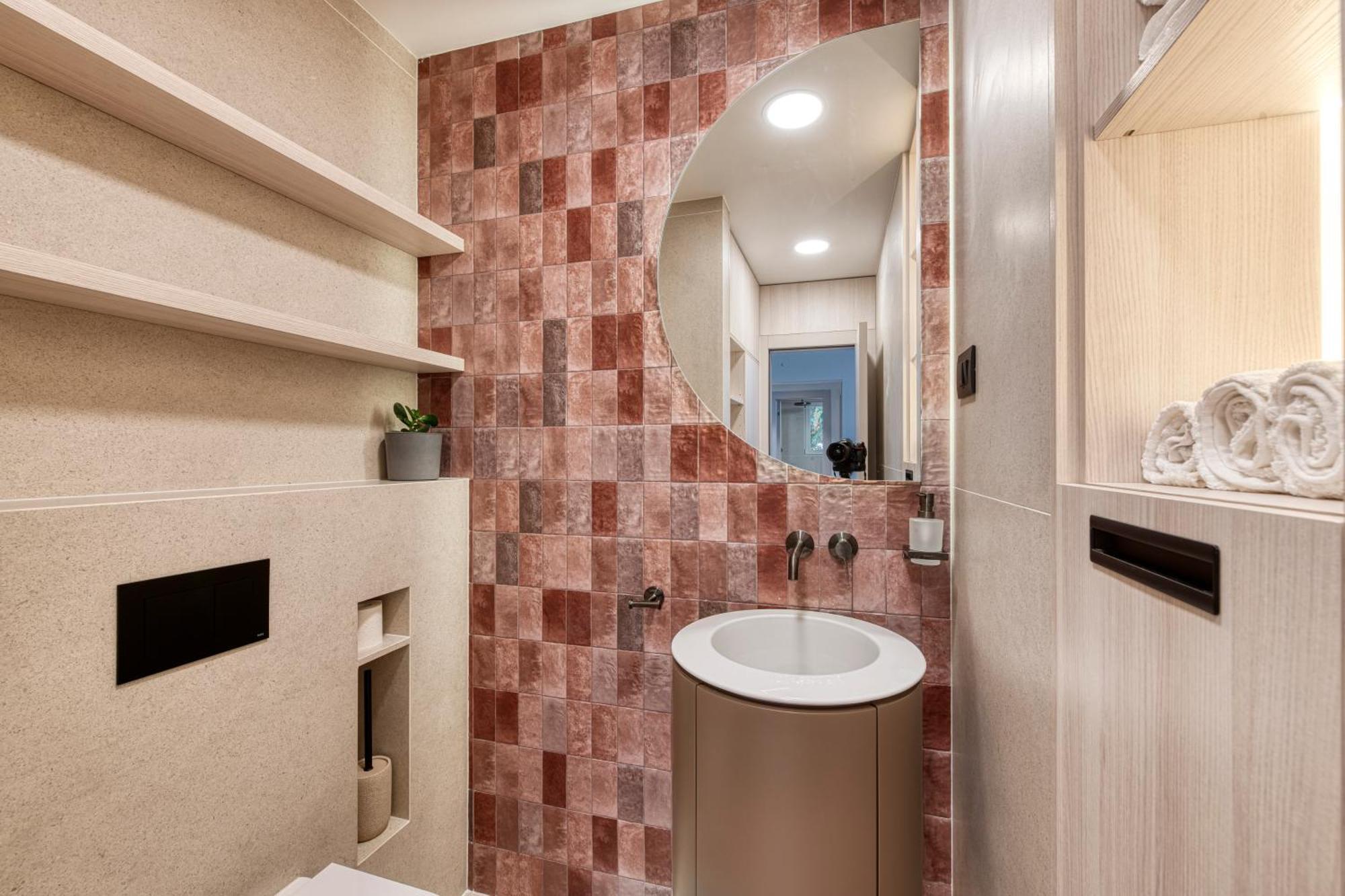 Golden Niche Apartment