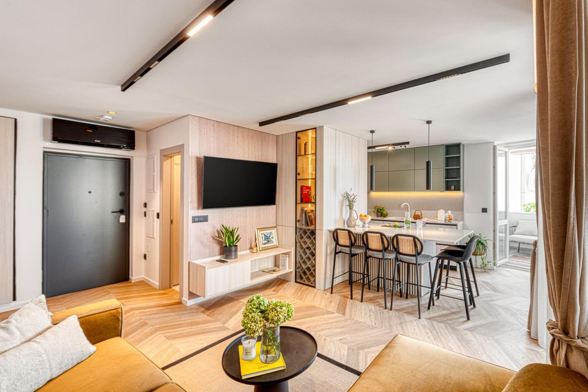 Golden Niche Apartment