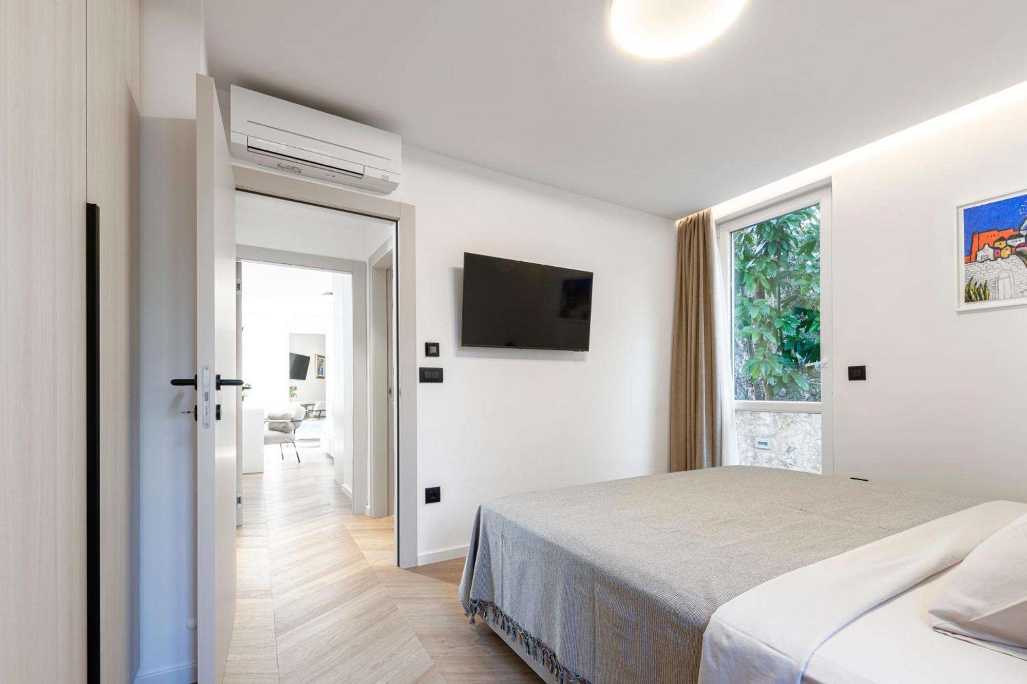 Golden Niche Apartment